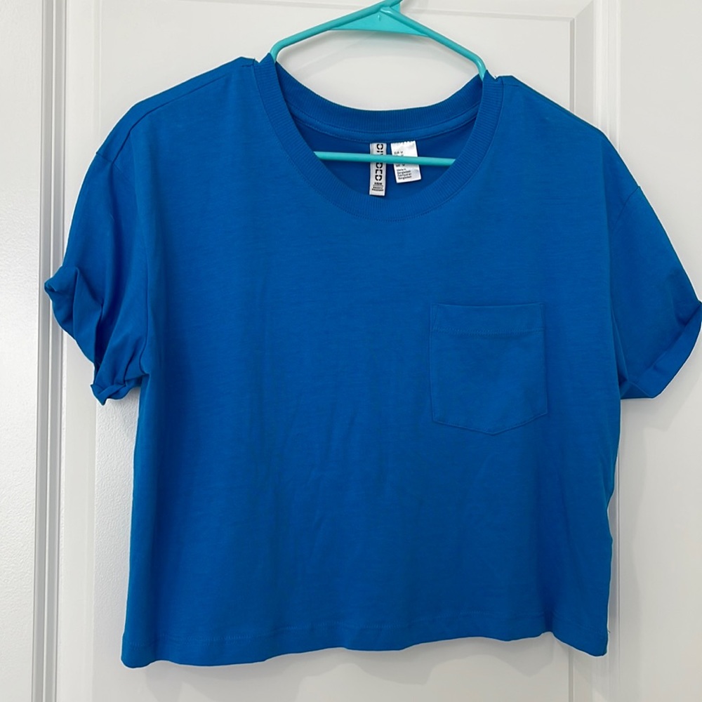 H&M women’s medium blue t shirt cropped top
